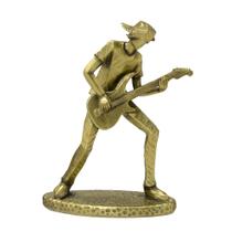 Escultura musico em resina dourado tocando guitarra