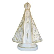 Escultura nossa sra aparecida branca trabalhada em bordado dourado 28cm Escultura nossa sra aparecida branca trabalhada em bordado dourado 28cm