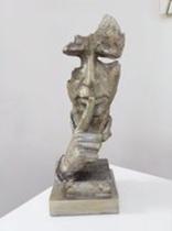 Escultura " O Silêncio " 35 x 13 cm