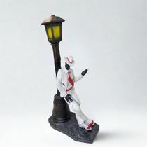 Escultura Orixá Zé Pelintra Com Poste 28 Cm Em Resina