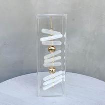 Escultura Pedra Selenita com Esfera banhada a Ouro c/ Caixa de Acrílico G Escultura Pedra Selenita com Esfera banhada a Ouro c/ Caixa de Acrílico G