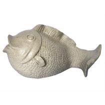 Escultura peixe decorativo em resina bege