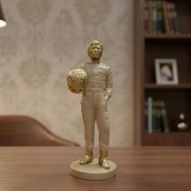 Escultura Piloto Ayrton Senna Dourada 33cm Estilo Canelado Luxo AVB DECOR Escultura Piloto Ayrton Senna Dourada 33cm Estilo Canelado Luxo AVB DECOR