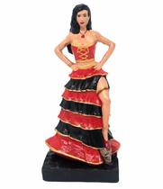 Escultura Pomba gira preta e vermelha 15 cm com crânio no pé 7 saias em resina