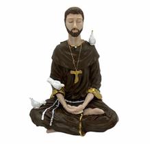 Escultura São Francisco de Assis meditando 20 cm resina Escultura São Francisco de Assis meditando 20 cm resina