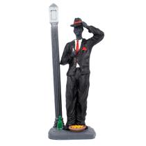 Escultura Zé Pelintra no Poste com Terno Preto 28 cm Resina