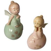 Esculturas Decorativas Anjos Sentados na Maça Porcelana Fina 2 Peças