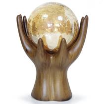 Escultuta Cerâmica Decorativa Mãos Amadeirada Segurando Bola Esfera Vidro Ambar