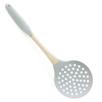Escumadeira Em Silicone Cabo Madeira Cor Cinza