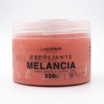Esfoliante Melancia Limpa Ilumina Pele Corpo Rosto Reduz Rugas Estrias 330g - Labotrat Esfoliante Melancia Limpa Ilumina Pele Corpo Rosto Reduz Rugas Estrias 330g - Labotrat