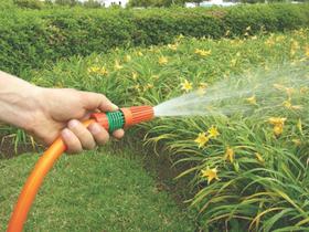 Esguicho com Engate Rosqueado e Jato Regulável em Plástico Tramontina
