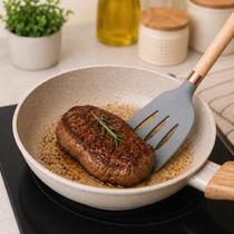 Espátula Cozinha Silicone Vazada 33cm Cabo Madeira Antiaderente e Resistente ao Calor Espátula Cozinha Silicone Vazada 33cm Cabo Madeira Antiaderente e Resistente ao Calor