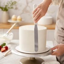 Espátula Inox para Confeitar 40cm Lâmina Fina Deslizante Alisa Cobertura Confeito Bolos Tortas Glacês Sobremesa Ideal para Confeiteiro Cozinha Premium Espátula Inox para Confeitar 40cm Lâmina Fina Deslizante Alisa Cobertura Confeito Bolos Tortas Glacês Sobremesa Ideal para Confeiteiro Cozinha Premium