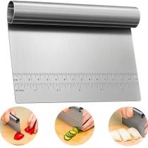 Espátula Raspador Cortador de Massa em Aço Inox com Medidor Régua Cabo Ergonômico Utensílio Profissional Cozinha Padaria Confeitaria Pizza