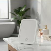 Espelho de Maquiagem com Touch e Borda Iluminada com Luz de LED Mesa Portátil Recarregável USB Iluminação 3 Cores de Luz Quente Fria Natural XMATTE Espelho de Maquiagem com Touch e Borda Iluminada com Luz de LED Mesa Portátil Recarregável USB Iluminação 3 Cores de Luz Quente Fria Natural XMATTE