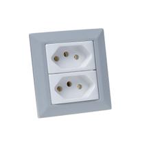 Espelho de Tomada Duplo Chanfrado com 2 Tomadas 20A Cinza Espelho de Tomada Duplo Chanfrado com 2 Tomadas 20A Cinza