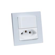 Espelho de Tomada Duplo Reto 1 Tomada 10A 1 Interruptor Espelho de Tomada Duplo Reto 1 Tomada 10A 1 Interruptor