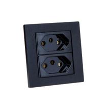 Espelho de Tomada Duplo Reto com 2 Tomadas 20A Preto Espelho de Tomada Duplo Reto com 2 Tomadas 20A Preto