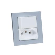 Espelho de Tomada Duplo Reto1 Tomada 20A 1 Interruptor cinza Espelho de Tomada Duplo Reto1 Tomada 20A 1 Interruptor cinza