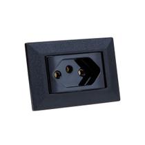 Espelho de Tomada Simples Chanfrado com 1 Tomada 20A Preto Espelho de Tomada Simples Chanfrado com 1 Tomada 20A Preto