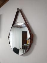Espelho decorativo 50 cm diâmetro com fivelas CORMARROM PINHÃO Espelho decorativo 50 cm diâmetro com fivelas CORMARROM PINHÃO