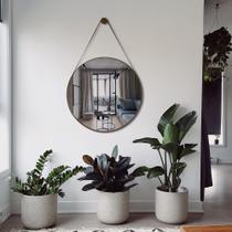Espelho Decorativo Adnet Grande de Parede Redondo com Alça em Material Ecológico 60cm + Suporte