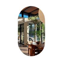 Espelho Decorativo de Parede Formato Pílula Tamanho 78x48cm com Suporte para Pendurar