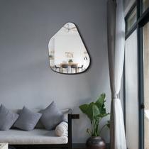 Espelho Decorativo Orgânico 70x50cm em Vidro Lapidado com Suporte de Fixação Geller Espelho Decorativo Orgânico 70x50cm em Vidro Lapidado com Suporte de Fixação Geller