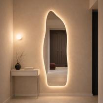 Espelho Decorativo Orgânico Magnus 150cm com Iluminação LED Integrada e Sensor Touch, 3 Cores de Luz Ajustáveis Espelho Decorativo Orgânico Magnus 150cm com Iluminação LED Integrada e Sensor Touch, 3 Cores de Luz Ajustáveis