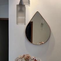 Espelho Premium Gota 70x54cm Acabamento em Couro - Caramelo