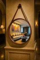 Espelho redondo decorativo com moldura alça de couro 50cm caramelo Espelho redondo decorativo com moldura alça de couro 50cm caramelo