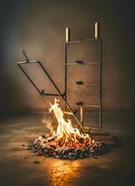 Espeto para Assar Carne no Chão com Formato Grelha com Base Giratória Espeto para Assar Carne no Chão com Formato Grelha com Base Giratória