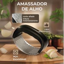 Espremedor de alho inox manual, utensílio versátil e resistente para o dia a dia.