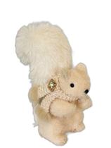 Esquilo Branco Com Broche De Luxo 27cm - Tokdacasa