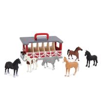 Estábulo de madeira Farm Playset Terra by Battat com 6 cavalos de brinquedo