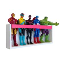 Estante de brinquedos organizador de bonecos super heróis Marvel, Barbie Nicho decorativo colorido para quarto infantil de menino MDF 55cm