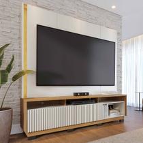 Estante para TV Até 75 Polegadas Malvinas 2 Portas Ripado com Led Off White Matte/Freijó - Pnr Móveis Estante para TV Até 75 Polegadas Malvinas 2 Portas Ripado com Led Off White Matte/Freijó - Pnr Móveis