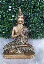 Estatua Buda Tibetano Hindu Sidarta Orando Pedrarias Dourado Prata Decoração Sala - Arte & Decoração