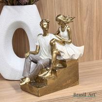 Estátua Casal Na Escada Estátua Casal Na Escada