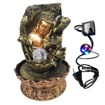 Estátua de Buda Relaxante Fonte de Água com 3 Cascata Decorativa com Bola de Cristal e Luz RGB 9115