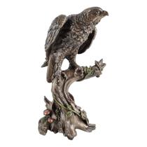 Estátua De Resina Falcão Imponente Sob O Tronco Coleção Estátua De Resina Falcão Imponente Sob O Tronco Coleção