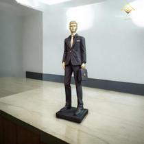 Estátua Decorativa Família Homem Executivo C/ Maleta Profissões Traje Sociais - VÁRIAS VARIEDADES
