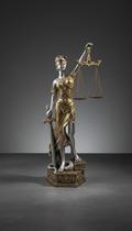 Estátua Deusa da Justiça 23cm Resina Prata/Dourada Estátua Deusa da Justiça 23cm Resina Prata/Dourada