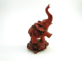 Estátua Elefante Picadeiro Cor Vermelho Resina 15 Cm