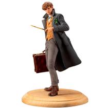 Estátua Kotobukiya SV229 Animais Fantásticos Newt Scamander Artbx+
