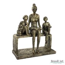 Estátua Mãe com Dois Filhos Dourada - MABRUK