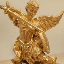 Estátua São Miguel Arcanjo Resina Premium Dourada Metálica Brilhante