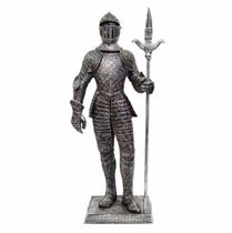 Estatua Soldado Medieval Com Lança E Armadura Gigante