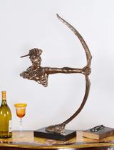 Estatueta AFD Home Bronzed Indian Shooter Sculpture 56x15x84cm Estatueta AFD Home Bronzed Indian Shooter Sculpture 56x15x84cm
