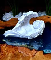 Estatueta Anjo Deitado Com Asas Protetor Decorativo Enfeite